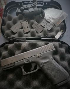 Glock 19 GEN4, 9mm Luger, MOS + 2 kg stojina