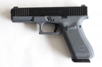 Glock 17 Gen5 Cerakote Sniper Grey rám, mířidla Night Fision