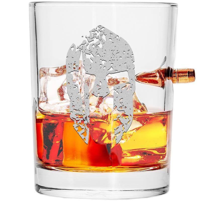 Lucky Shot sklenka na whisky se střelou .308Win, rytina přilby