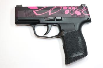 P365, CERAKOTE Pink/Black KRYPTEK, tritiová mířidla