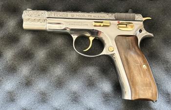 CZ 75, 9 mm Luger, GRAVÍROVÁNÍ, POZLACENO, DŘEVO SANTAL
